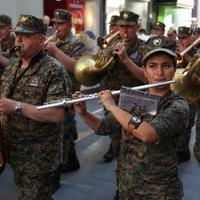 Defile Orkestra Oružanih snaga BiH kroz centar Sarajeva