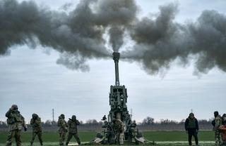 How to fix a howitzer: US offers help line to Ukraine troops