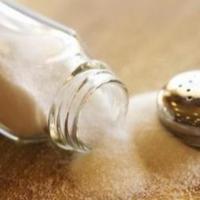 Sedam stvari koje pokazuju da unosite previše soli