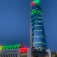 "Avaz Twist Tower" u zelenoj boji povodom obilježavanja Dana planete Zemlje 