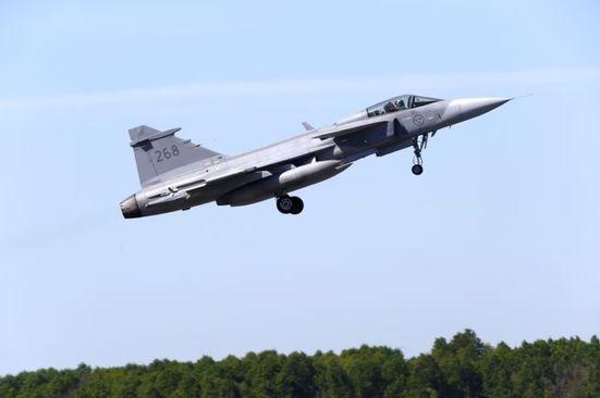 Švedski borbeni avion - Avaz