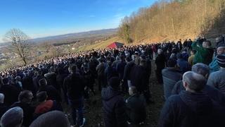 Nezapamćena dženaza u Donjoj Lukavici: Hiljade ljudi na posljednjem ispraćaju gradonačelniku Živinica