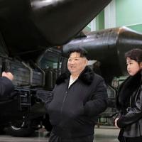 Kim Jong Un nadzirao vježbe artiljerijskih jedinica u Sjevernoj Koreji