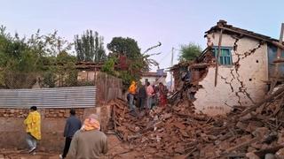 U razornom zemljotresu u Nepalu poginulo najmanje 137 ljudi