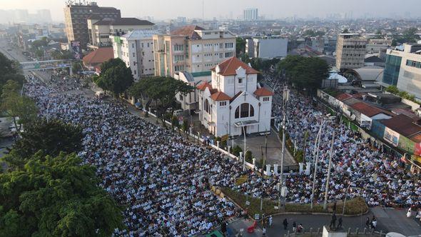 Muslimani u Indoneziji okupili su se na bajram-namazu u Džakarti - Avaz
