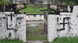 Ponovo oskrnavljeno Partizansko groblje: Iscrtani nacistički simboli