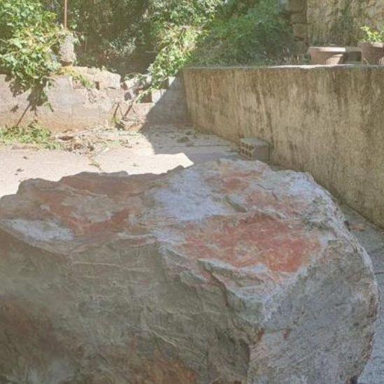 Nakon zemljotresa: U mjestu Grudsko Vrilo ogromna stijena se urušila pred vrata kuće