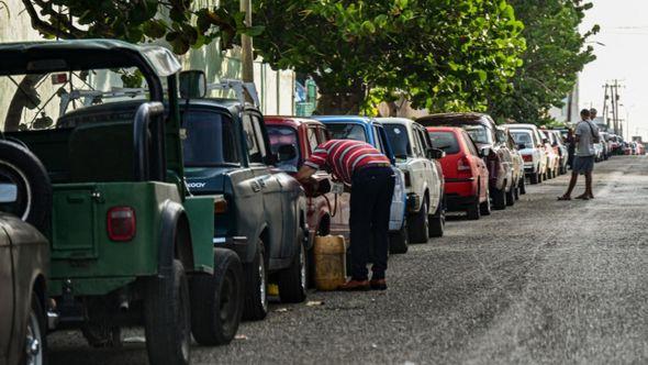 Red za gorivo u Havani - Avaz