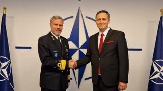 Bećirović u Briselu razgovarao sa šefom Vojnog komiteta NATO-a admiralom Robom Bauerom