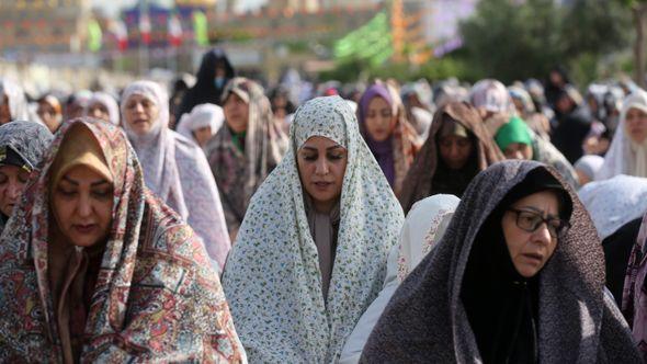 Muslimani u Iranu okupili su se na bajram-namazu prvog dana Ramazanskog bajrama - Avaz