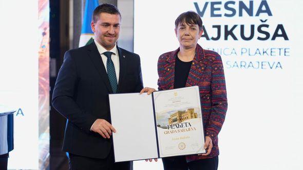 Vesna Bajkuša: Dobitnica priznanja „Plaketa Grada Sarajeva“ - Avaz