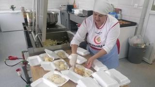 Javna kuhinja u Goraždu aktivna i u ramazanu: Prave i podjele više od 200 obroka dnevno 