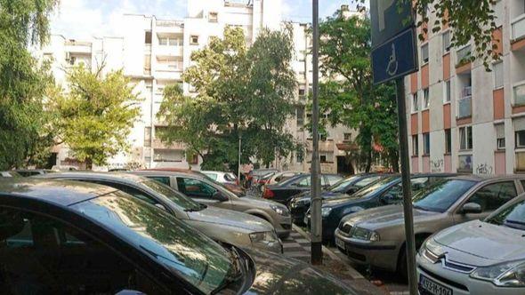 Parking u Banjoj Luci  - Avaz