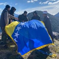 Stanovnici Žepe na brdu Vratar podigli zastavu BiH
