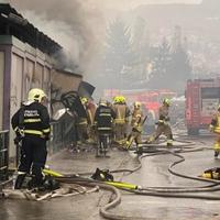 Foto + video / Građani pomažu vatrogascima u gašenju požara na Otoci: Navodno ga izazvala grijalica