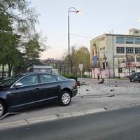 Krš i lom u Sarajevu: Tri osobe povrijeđene, dijelovi automobila svuda po cesti