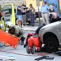 Drama u Splitu: Automobil udario pješaka, izvlačili ga vatrogasci