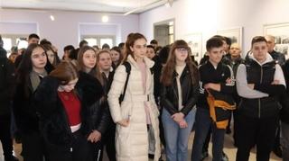 U Mostaru otvorena izložba "14. februar u foto zbirci Muzeja Hercegovine"