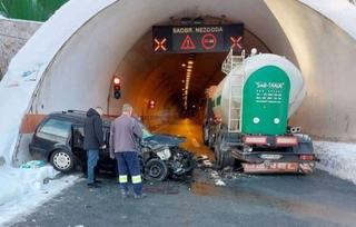 Udes na autoputu Lepenica - Tarčin: Zatvorena desna cijev tunela Vis
