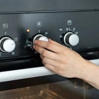 Zagrijavate li rernu prije pečenja: Kuhari dali odgovor na pitanje koje muči mnoge domaćice