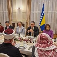 Denis Bećirović organizirao iftar za diplomate
