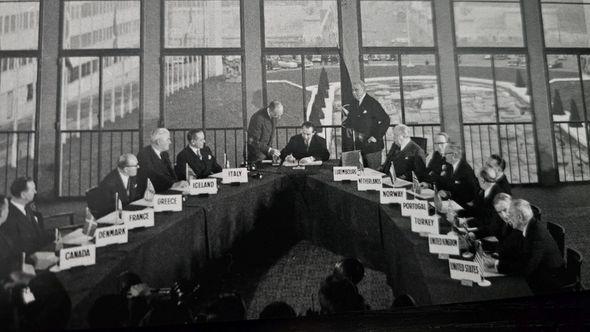 Zasjedanje NATO-ovih ministara 1954. u Parizu - Avaz