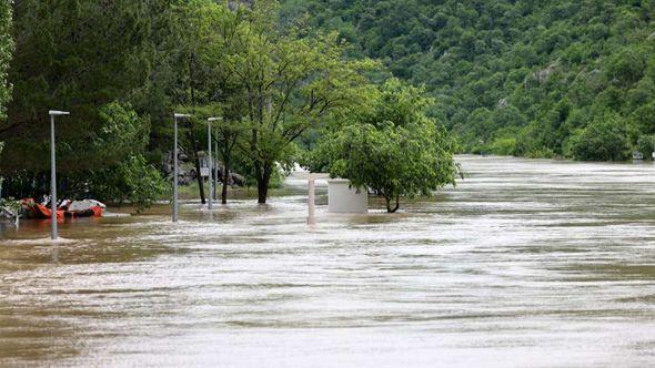 Vanredno hidrološko stanje na srednjem i donjem dijelu sliva rijeke Bosne - Avaz