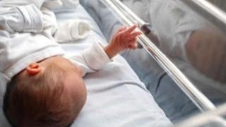 U Općoj bolnici "Prim. dr. Abdulah Nakaš" rođeno sedam, na UKC Tuzla 10 beba