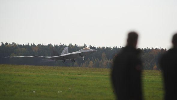 Kanadski i američki avioni su podignuti kako bi pronašli objekt za koji Trudeau kaže da ga je uništio američki F-22 - Avaz