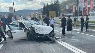 Težak sudar kod Mostarskog raskršća: Tri osobe prevezene na KUM