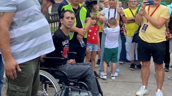 Adnan Dervišević ispred Unije osoba i organizacije osoba s invaliditetom FBiH - Avaz