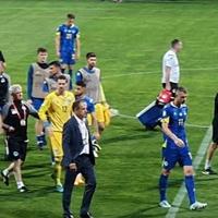 Pogledajte kako su navijači izviždali igrače i selektora nakon sramotnog poraza od Luksemburga