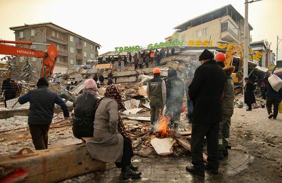 Brojne zgrade srušene u razornim zemljotresima - Avaz