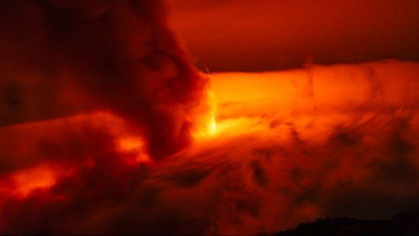 Erupcija vulkana (Ilustracija) - Avaz