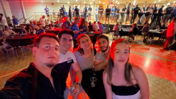 Reporter "Avaza" s dvije Srpkinje, Makedoncem i Sirijcem na bosanskoj zabavi noć prije utakmice - Avaz