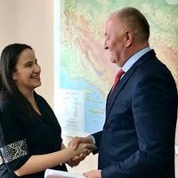 Influenserica na čelu glavnog grada BiH: Zašto Benjamina putuje na vojni susret u SAD umjesto da ide na Velešiće