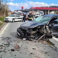Teška saobraćajna nesreća kod Tuzle: Vatrogasci izvlačili povrijeđene