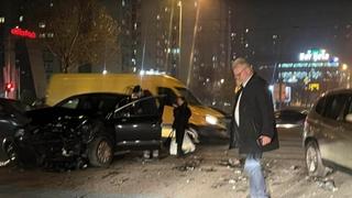 Udes na Alipašinom Polju: Automobil u potpunosti skršen, povrijeđena jedna osoba