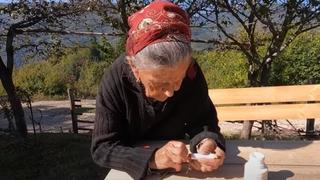 Baka Mare u 85. godini udjene konac u iglu bez naočala