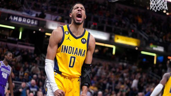 Indiana Pacers' Tyrese Haliburton reacts after a dunk during the second half of an NBA basketball game against the Sacramento Kings - Avaz