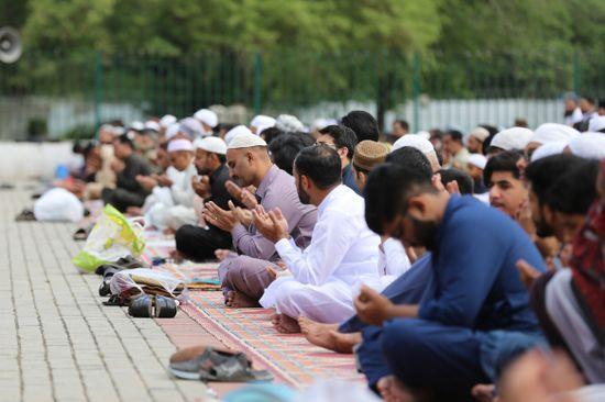 Muslimani u Pakistanu okupili su se na bajram-namazu prvog dana Ramazanskog bajrama - Avaz