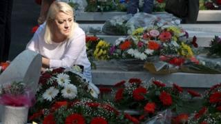 U Federaciji BiH danas Dan žalosti zbog masakra na Tuzlanskoj kapiji
