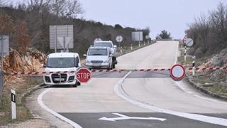 Uvjeti na cestama u Hrvatskoj loši, savjetuje se odgađanje puta: Neki putevi zatvoreni, saobraćaj ometaju magla i orkanska bura
