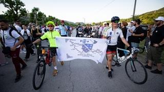 Počast žrtvama genocida: Iz Bihaća u Potočare stigli biciklisti i maratonci