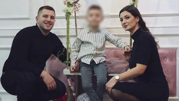Nemanja i Milena sa sinom: Sretna porodica - Avaz