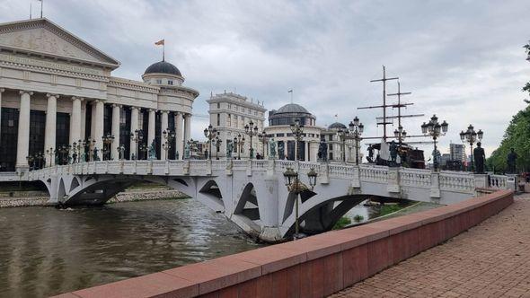 Most Umjetnost Skoplje - Avaz