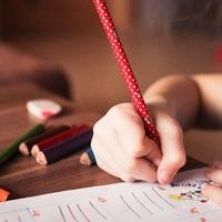 Učiteljica podijelila odličan trik kako djecu naučiti da pravilno drže olovku 