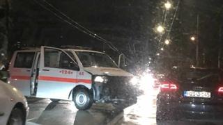 Nesreća u Sarajevu: Učestvovalo vozilo Hitne pomoći, policija na terenu