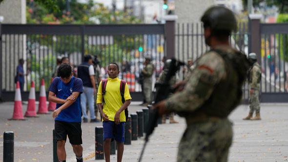 Jake policijske snage na ulicama Ekvadora - Avaz