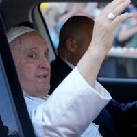Papu Franju otpustili iz bolnice